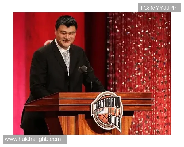 姚明亲临NBA赛场观战球迷热情高涨共同见证精彩对决